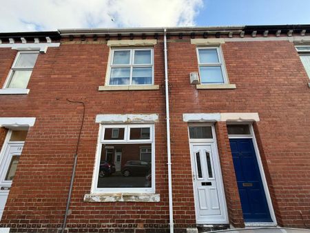 2 bed lower flat to rent in NE28 - Photo 2