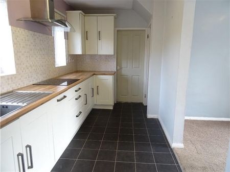 3 bedroom semi-detached house to rent - Photo 3
