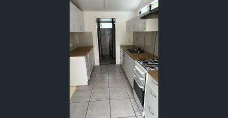 Kings Rd granny flat close to shops and ferry - Photo 5