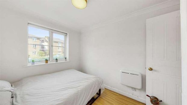 Thurlow Close, Highams, E4 - Photo 1