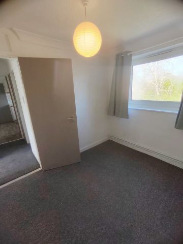 2 Bed Flat, The Parkside, SO16 - Photo 3