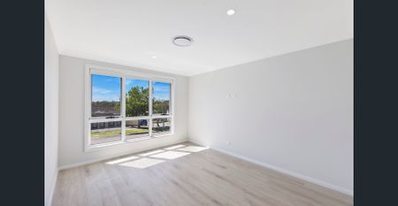 ENERGY EFFICIENT - BRAND NEW HOME! REDUCE YOUR ELECTRICITY BILLS! - Photo 3