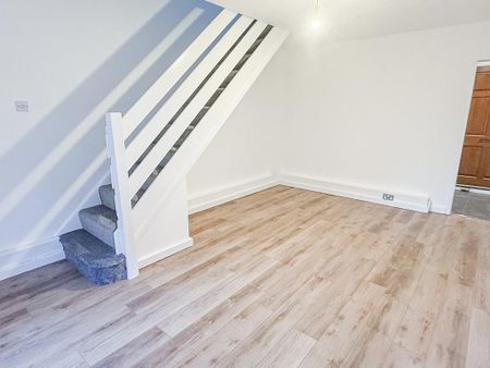 2 bedroom end of terrace house to rent - Photo 3