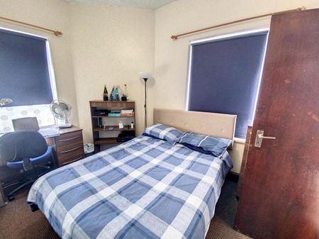 6 bedroom end of terrace house to rent - Photo 2