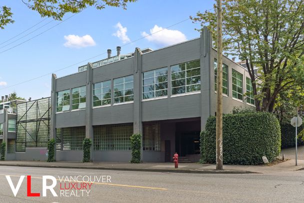 Townhouse in Vancouver West Side, BC - Photo 1