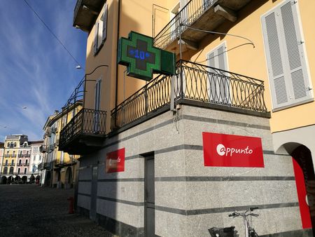 Ampio e luminoso 3.5 locali con balconcino su Piazza Grande - Photo 3