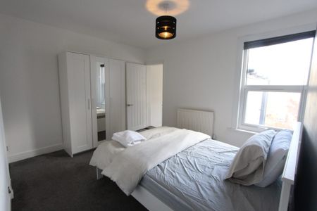 Corporation Road, Gillingham, ME7 1RH - Photo 2