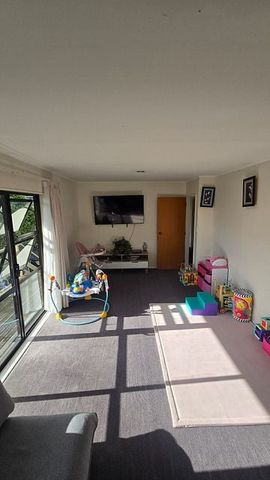 Charming Karori 3BR Home w/ Deck & Garden - Photo 4