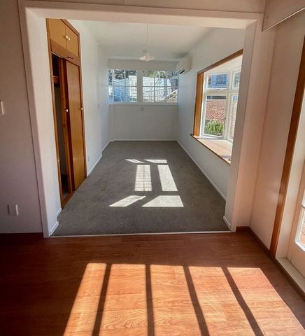 Sunny, sea views, close to city, shops & beach - Photo 2