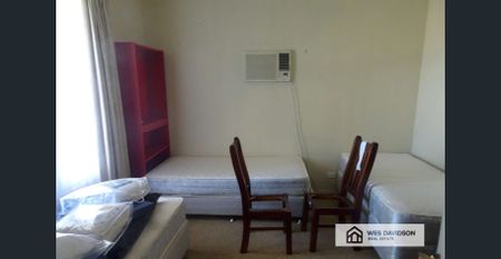 Comfortable and Central Home - Photo 2