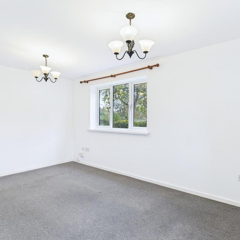 2 bedroom ground floor flat to rent - Photo 1