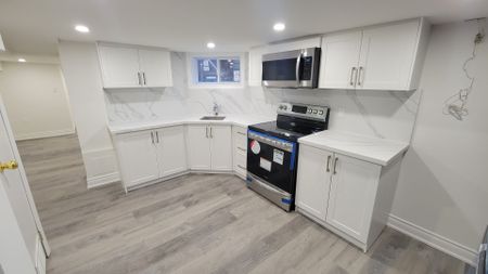 For Lease - 625 Rhodes Avenue, Toronto, Ontario - Photo 4