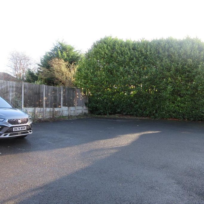 3 bedroom mews to rent - Photo 2