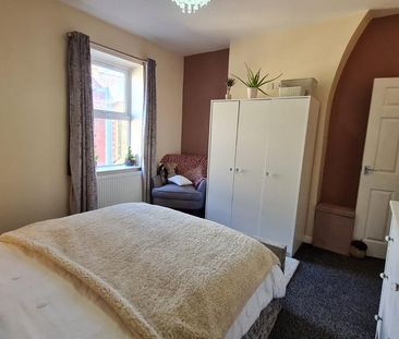 2 bedroom terraced house to rent - Photo 4