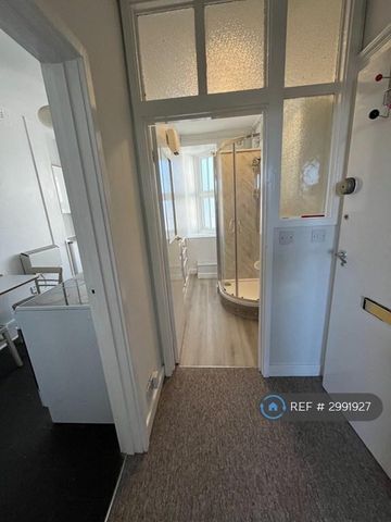Studio to rent - Photo 5