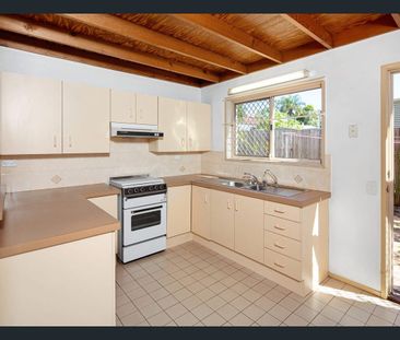 Space, Comfort & Convenience – Discover This Loganlea Gem! - Photo 1