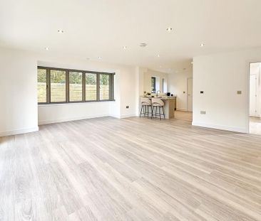 4 bedroom detached house to rent - Photo 4