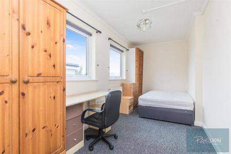 4 bedroom terraced house to rent - Photo 3