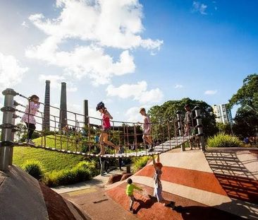 BRIGHT AND SPACIOUS PARK-SIDE LIVING, NOT TO BE MISSED! - Photo 6