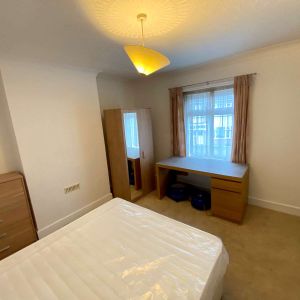 5 Bed House share in Winton - Photo 2
