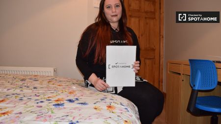 Room for rent in 4-bedroom apartment in Glasnevin, Dublin - Photo 2