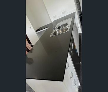 Peaceful 2 Bedroom Home Backing Onto Nature Park - Pet Friendly - Photo 2