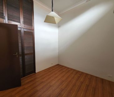 Spacious 3-Bedroom Flat - Photo 2