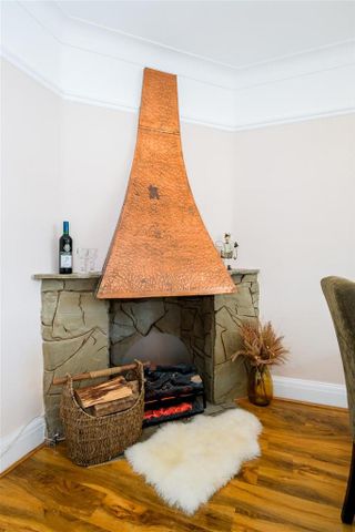 4 bedroom semi-detached house to rent - Photo 2