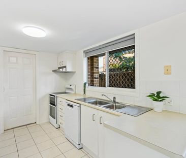 End Townhouse in Prime Elanora Location - Photo 6