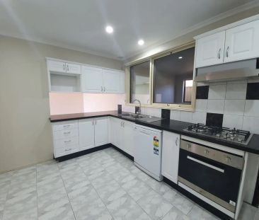 “Neat and Tidy 4 Bedroom House” - Photo 4
