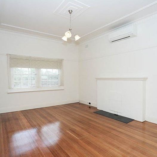 Spacious Ground Floor Period Apartment in Prime Hawthorn Locale - Photo 1