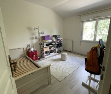 Location Maison 5 pièces 158m² MERIGNAC 33700 - Photo 2