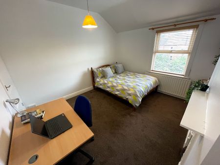 3 Bedrooms, 19 Carmelite Road – Student Accommodation Coventry - Photo 2