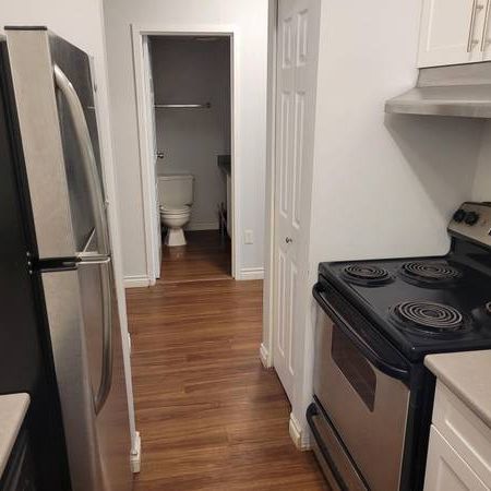 Available Mar 1st - 1 bedroom w/den near Lougheed Mall - Photo 3