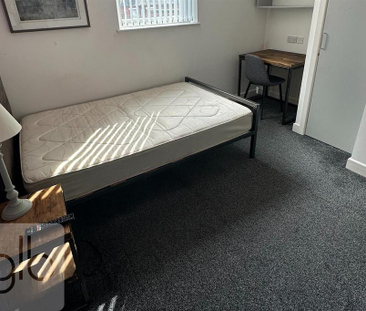 1 bedroom in a house share to rent - Photo 4