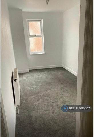 2 bedroom semi-detached house to rent - Photo 2