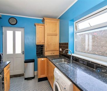 1 bedroom in a flat share to rent - Photo 6