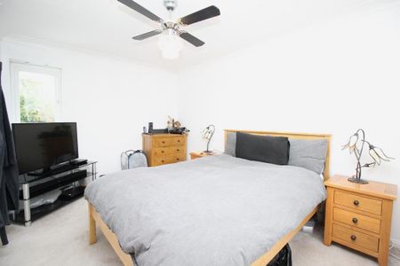 2 bedroom end of terrace house to rent - Photo 3