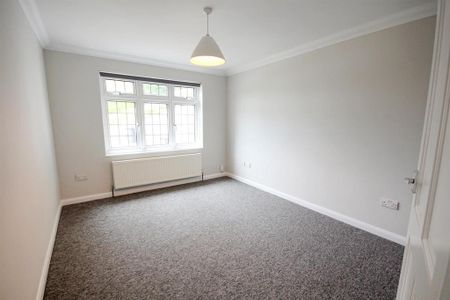 3 bedroom detached bungalow to rent - Photo 3