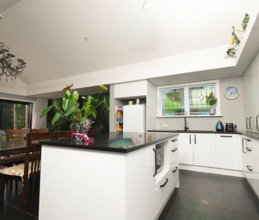 Family home in Hillpark - Photo 1