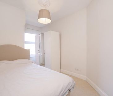 3 bedroom apartment to rent - Photo 4