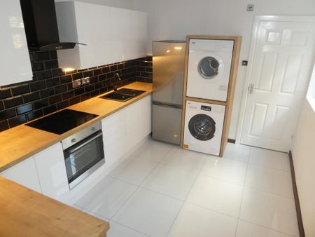 4 bedroom terraced house to rent - Photo 5