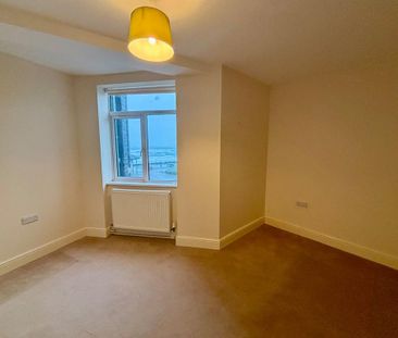 3 bedroom flat to rent - Photo 3
