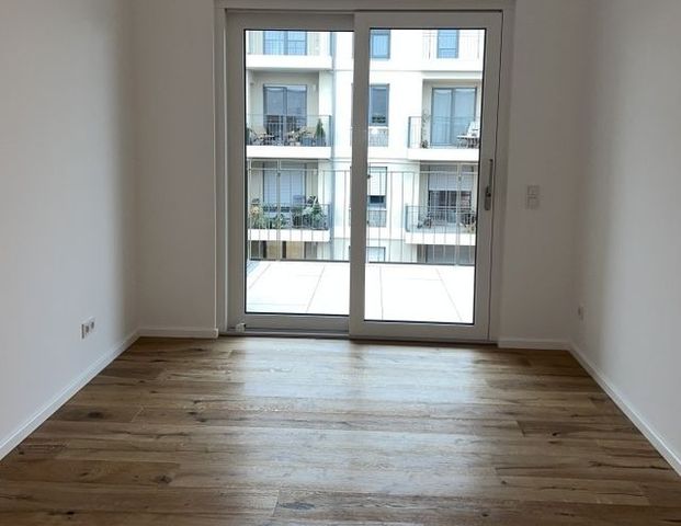 Barrierefreie Dachwohnung mit 2 Balkonen an der Elbe in beliebten HafenCity! Erstbezug! - Foto 1