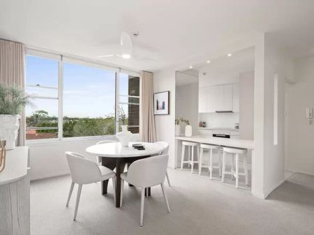 MODERN OPEN-PLAN APARTMENT WITH HARBOUR VIEWS VIEWS FROM DOUBLE BAY TO MANLY - Photo 4