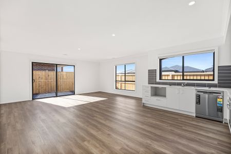 12 Nia Road, Tarneit VIC 3029 - House For Rent | Domain - Photo 2