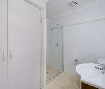 Generous home in prime central location - Photo 5