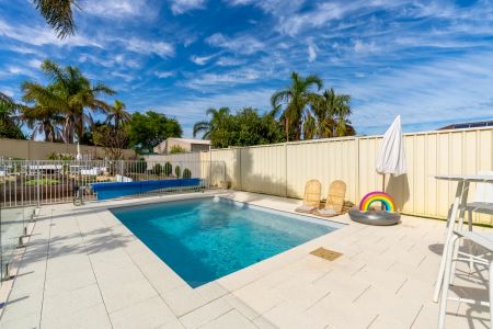 Lovely home with modern pool and large backyard. - Photo 4