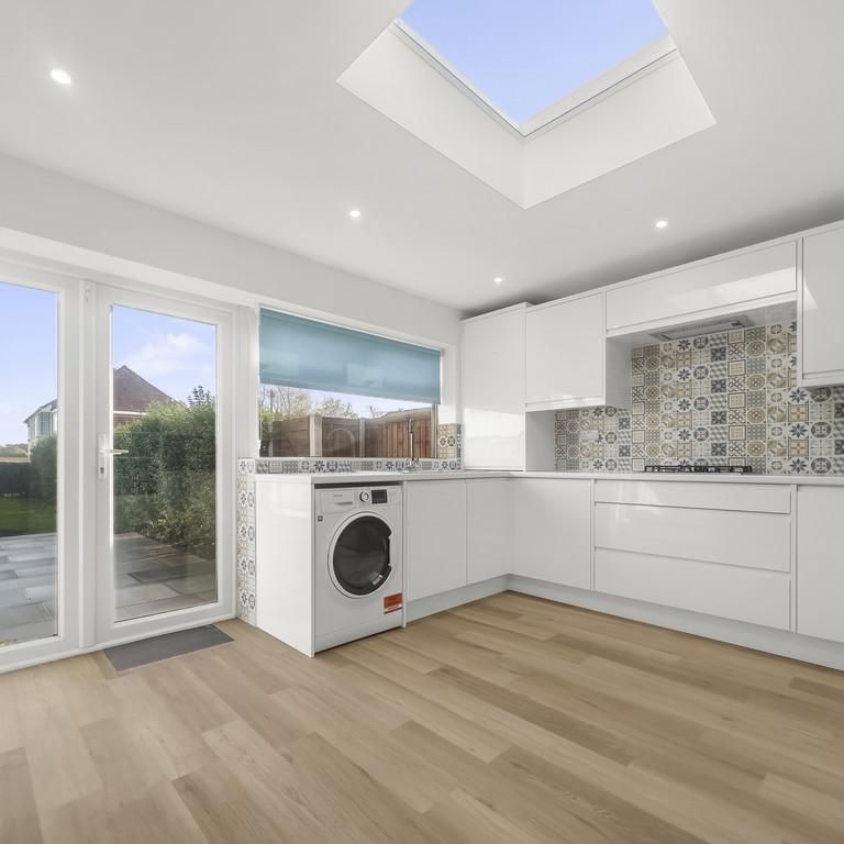 2 bedroom end of terrace house to rent - Photo 1