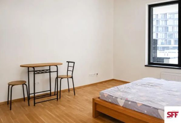 Nový vybavený byt 1+kk k pronájmu v nové rezidenci Zahálka na Praze 12 v lokalitě Modřany - Фото 1